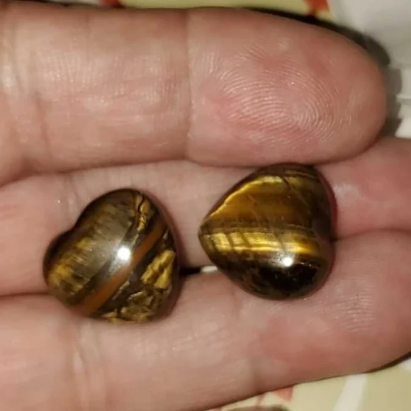 NWT 2 Natural Tiger eye jasper mini hearts Carved quartz crystal healing stone - Picture 3 of 4